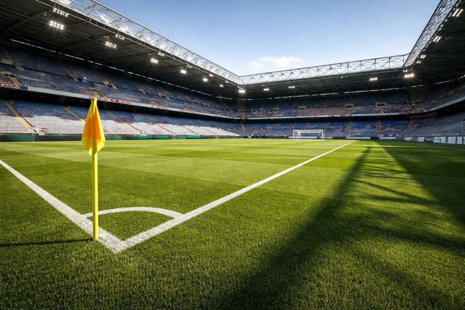 Stadio di calcio con campo in erba verde durante una partita