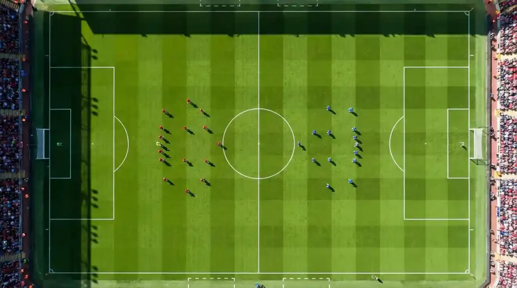 Campo da calcio visto dall'alto con linee bianche nitide e due squadre schierate prima del fischio d'inizio